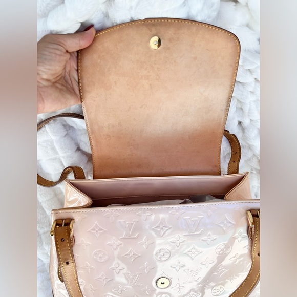 Authentic Louis Vuitton Vernis Biscayne Bay GM in excellent condition w/ addons - Picture 16 of 16